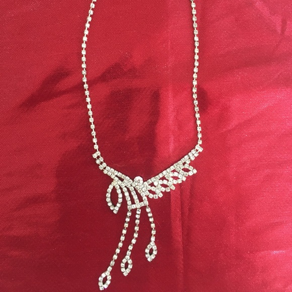 Rhinestone Choker with Leaf Shaped Accents - Picture 2 of 4